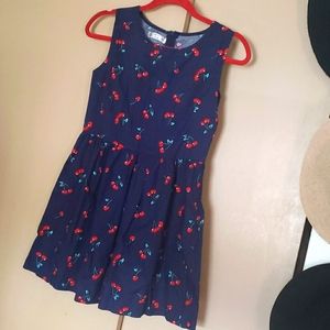 Women dress (like mom, like daughter)